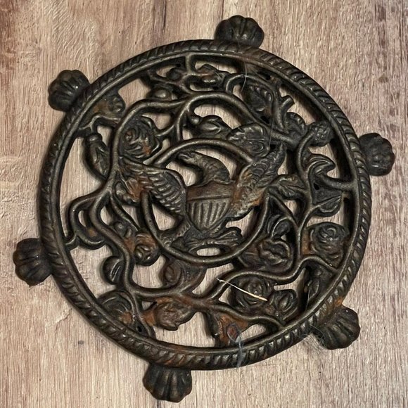 Wilton Cast Iron 6-Footed Trivet USA Eagle Roses Vines - Picture 1 of 6
